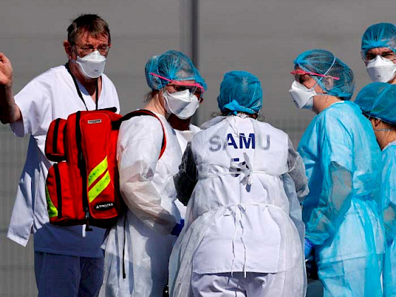 Grupo de profesionales de la salud trabajando