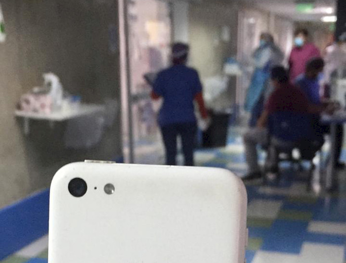 imagen correspondiente a la noticia: "Grupo de "Mujeres Lo Contador UC" completan campaña de entrega de celulares para pacientes covid-19"