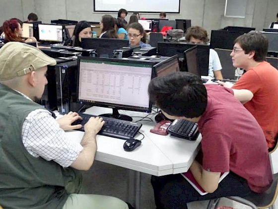 Personas en computadores
