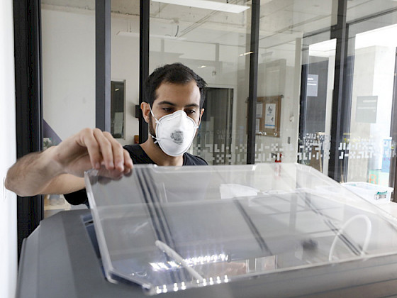Laboratorio ingeniería. Foto Dirección de Comunicaciones.