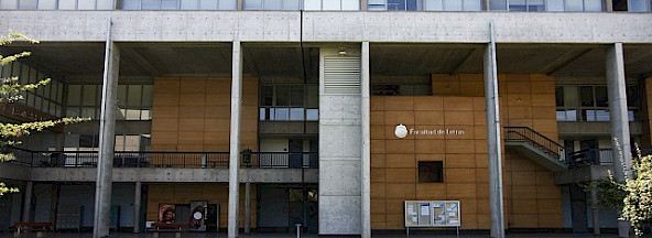 Patio de la Facultad de Letras.