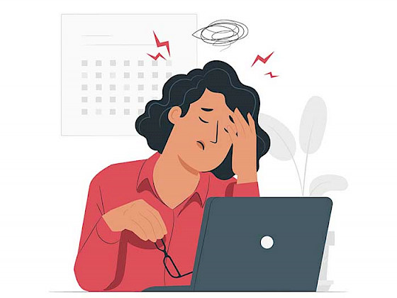 Ilustración de una mujer frente a un computador. Se ve abrumada.