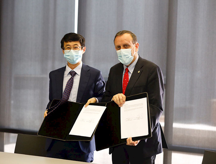 imagen correspondiente a la noticia: "Centro de Innovación y Sinovac firman convenio para promover investigación y desarrollo de vacunas"