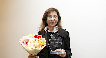 Verónica García, profesora del colegio Arturo Toro Amor, reconocida con el premio "Elisa Valdés".- Foto César Cortés