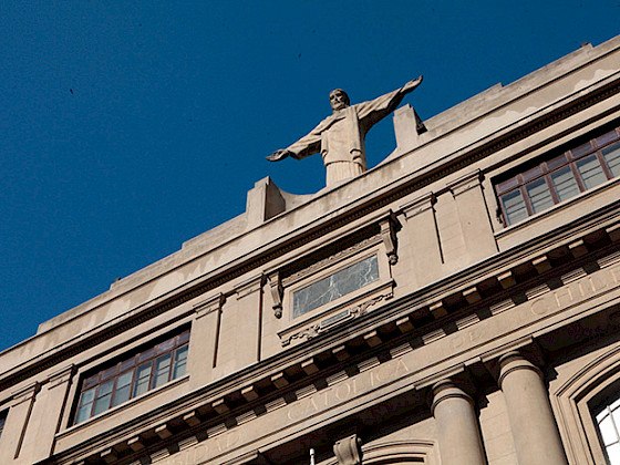 Cristo Sagrado Corazón, Casa Central UC