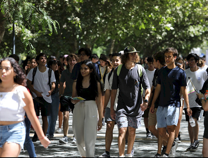 Alumnos saliendo del campus San Joaquín.- Foto Dirección de Comunicaciones