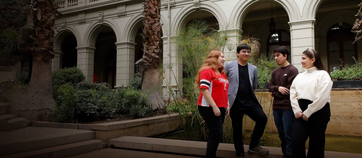 Grupo de estudiantes que participó en el International Summit