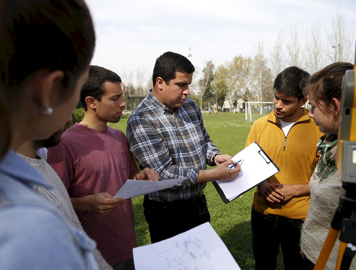 Alumnos en terreno.- Foto Dirección de Comunicaciones