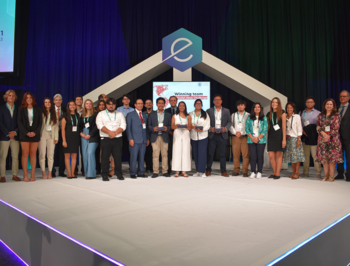 Teams from UC Chile, Universidad Andrés Bello, University of Miami, Universidad San Francisco, and Universidad Peruana Cayetano Heredia are posing for the camera.