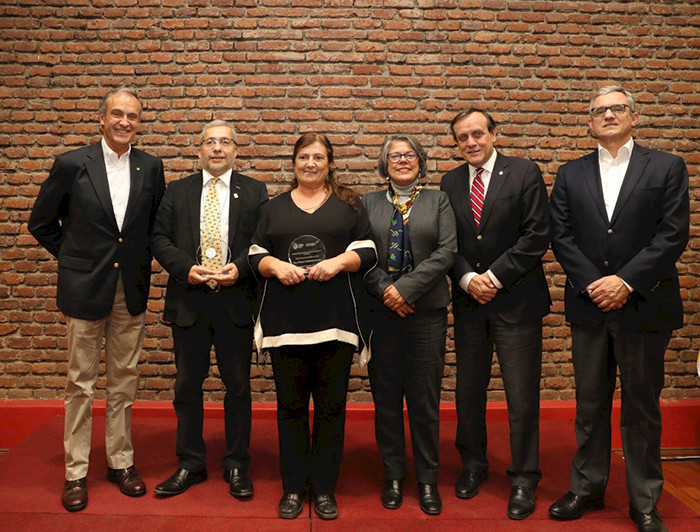 Profesores premiados y autoridades.- Foto Dirección de Comunicaciones.