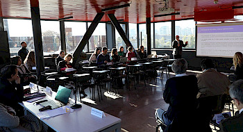 Foro Universitario UC desde la Facultad de Arquitectura y Estudios Urbanos.- Foto Karina Fuenzalida