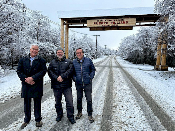 From left to right, provost from the University of North Texas (EE.UU), Michael McPherson; the director from the International Cape Horn Center (CHIC), Ricardo Rozzi and the UC Chile President Ignacio Sánchez.