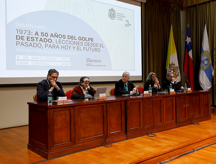 Expositores del seminario A 50 años del Golpe de Estado, desde la mirada de los premios nacionales