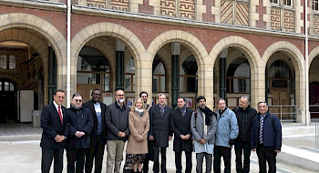 Rector Ignacio Sánchez junto al resto del Comité Ejecutivo y de representantes de todos los continentes.