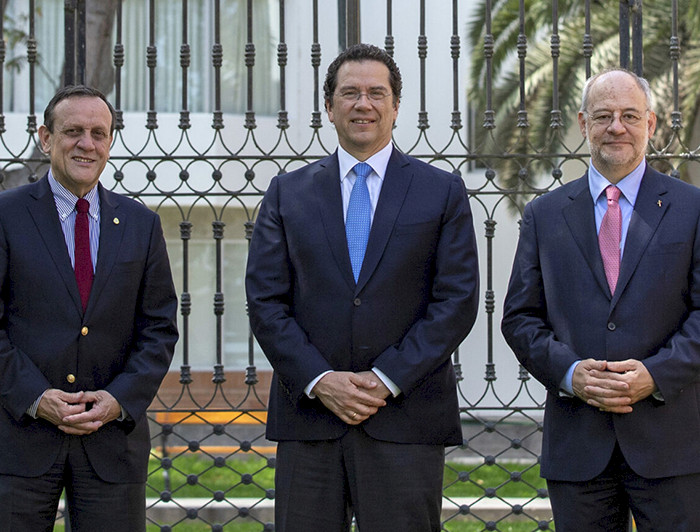 Rectores Ignacio Sánchez de la UC, Carlos Garatea de la PUCP y Luis Fernando Múnera de la PUJ