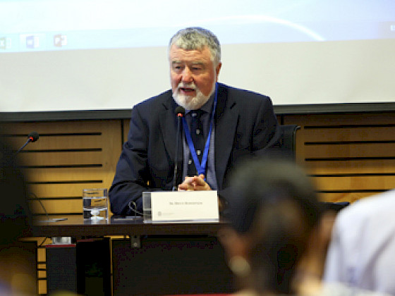 El profesor Paul Mevis, de Holanda.