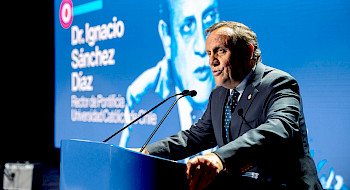 Rector Ignacio Sánchez en la graduación 2024 de la UCU. Foto UCU