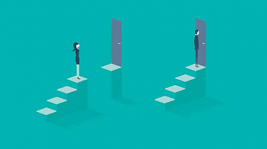 Ilustración. Una mujer al final de una escalera, separada por un espacio de la puerta a la que quiere acceder. Al lado un hombre al final de una escalera similar, pero no no hay espacio entre la puerta y él.
