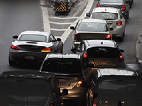 Imágen de autos en autopista