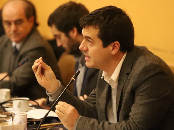 En el encuentro participaron representantes del sector público como Ministerio de Vivienda y Urbanismo, el Consejo Nacional de Desarrollo Urbano, la Municipalidad de Recoleta; y también del sector privado como la Asociación de Desarrolladores Inmobiliarios, TOCTOC, y la sociedad civil como Techo, además de académicos de otras universidades.