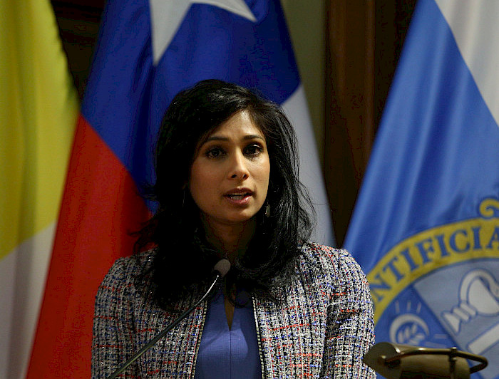 imagen correspondiente a la noticia: "Directora del Departamento de Estudios del FMI presentó las perspectivas económicas mundiales en la UC"