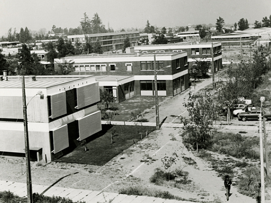 Imagen histórica del campus San Joaquín en los años 70. Fotografía archivo de Hans Muhr.