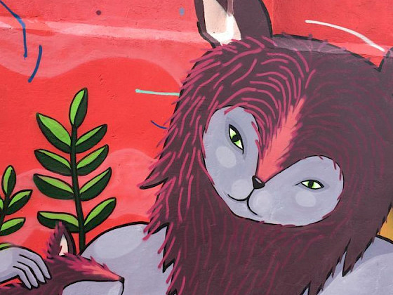 Un animal de un mural pintado en las afueras del Centro Penitenciario Femenino.