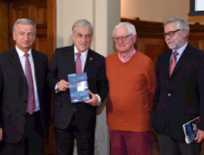imagen correspondiente a la noticia: "Libro destaca el valor del territorio nacional para el desarrollo de la ciencia"
