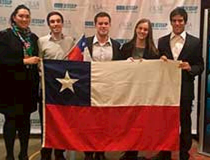 imagen correspondiente a la noticia: "Derecho se posiciona entre los cuatro mejores equipos del mundo en competencia internacional"