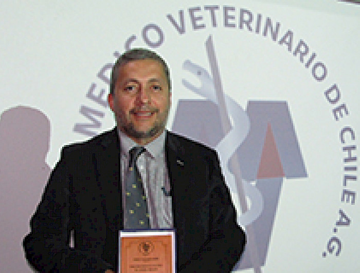 imagen correspondiente a la noticia: "Académico de Agronomía es distinguido por Colegio Médico Veterinario"