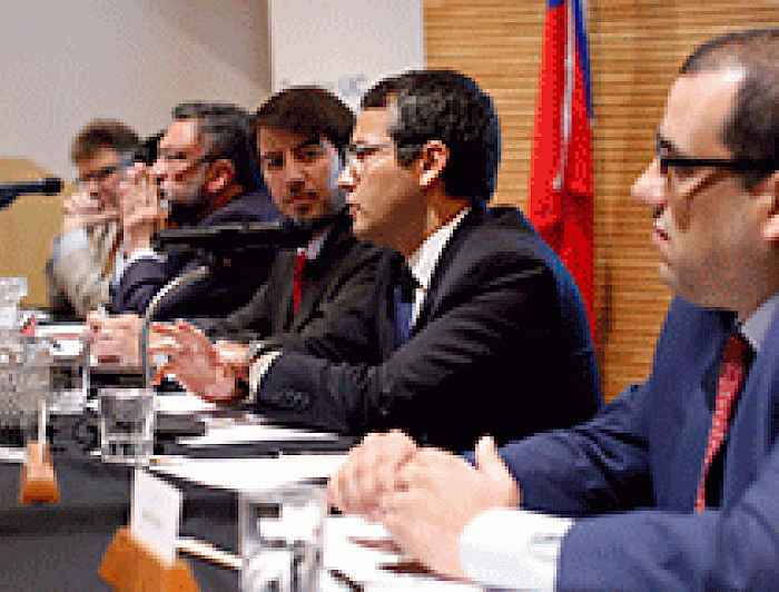 imagen correspondiente a la noticia: "Candidaturas presidenciales debaten sobre política exterior"