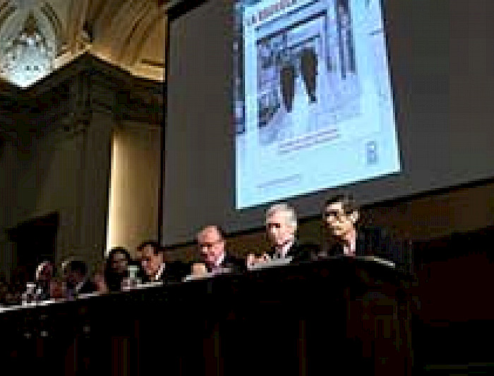 imagen correspondiente a la noticia: "Exitoso lanzamiento de “La Escuela de Chicago” editado por Francisco Rosende"