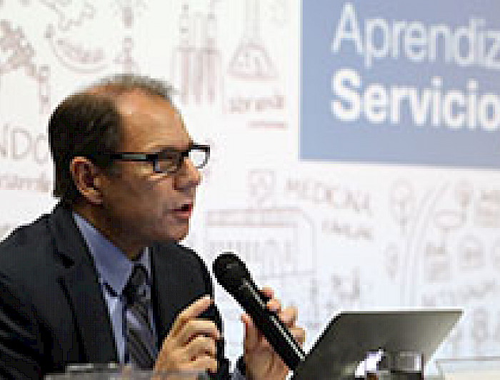 imagen correspondiente a la noticia: "UC presenta libro con metodología A+S a 10 años de su implementación"